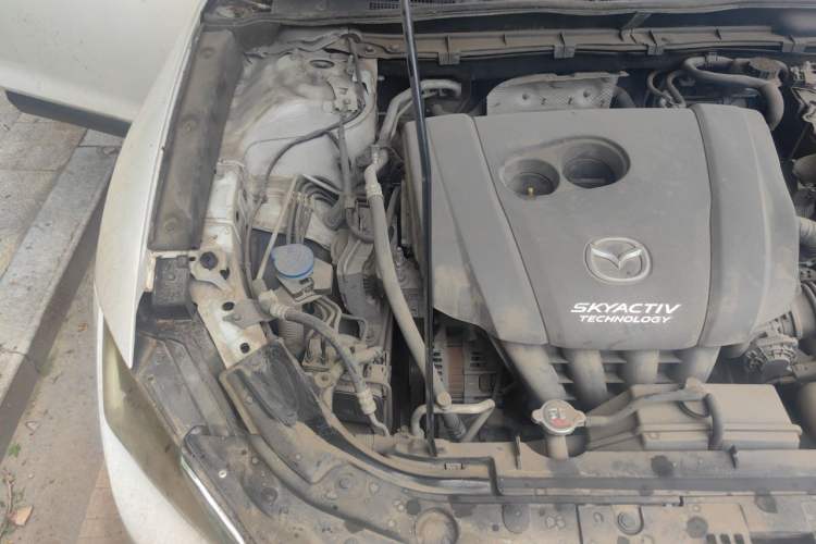 Used Mazda CX-4 2018 2.0L Automatic Two-Wheel Drive Blue Sky Dynamic Version China V Standard Engine Bay Right