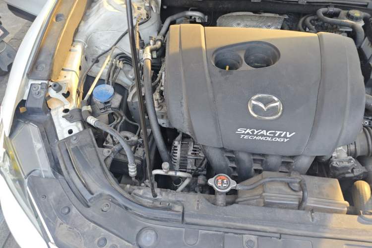 Used Mazda CX-4 2018 2.0L Automatic Two-Wheel Drive Blue Sky Dynamic Version China V Standard Engine Bay Right