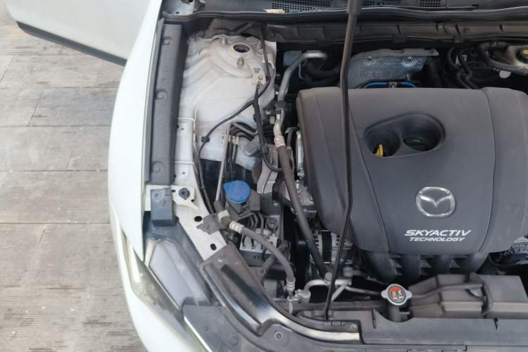 Used Mazda CX-4 2018 2.0L Automatic Two-Wheel Drive Blue Sky Dynamic Version China V Standard Engine Bay Right