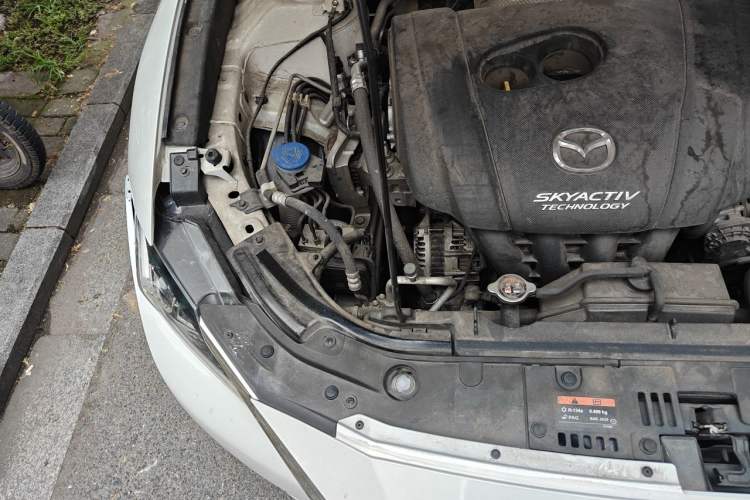 Used Mazda CX-4 2018 2.0L Automatic Two-Wheel Drive Blue Sky Dynamic Version China V Standard Engine Bay Right