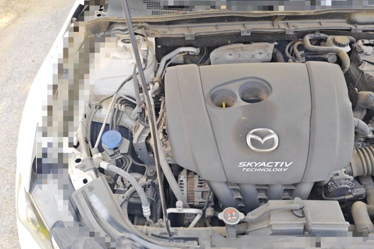 Used Mazda CX-4 2018 2.0L Manual Two-Wheel Drive Blue Sky Dynamic Edition China V Standard Engine Bay Right