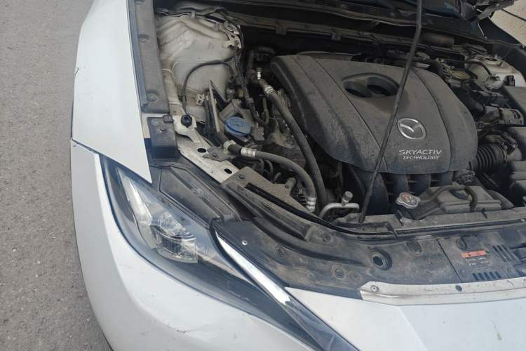 Used Mazda CX-4 2018 2.0L Automatic Two-Wheel Drive Blue Sky Dynamic Version China V Standard Engine Bay Right