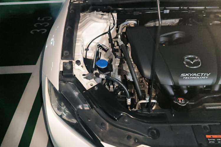 Used Mazda CX-4 2018 2.0L Automatic Two-Wheel Drive Smart Tech Edition China VI Engine Bay Right