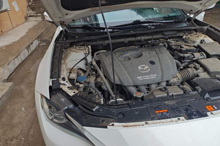 Used Mazda CX-4 2018 2.0L Automatic Two-Wheel Drive Blue Sky Dynamic Version China V Standard Engine Bay Right