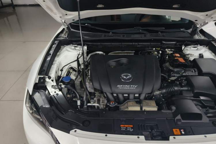 Used Mazda CX-4 2018 2.0L Automatic Two-Wheel Drive Blue Sky Dynamic Version China V Standard Engine Bay Right