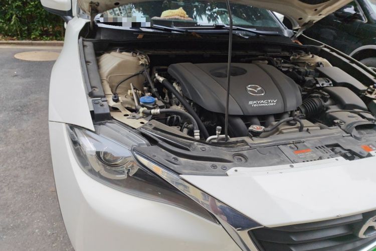 Used Mazda CX-4 2018 2.0L Automatic Two-Wheel Drive Blue Sky Dynamic Version China V Standard Engine Bay Right