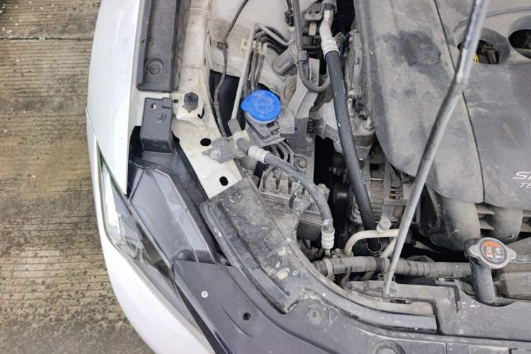 Used Mazda CX-4 2018 2.0L Automatic Two-Wheel Drive Blue Sky Dynamic Version China V Standard Engine Bay Right
