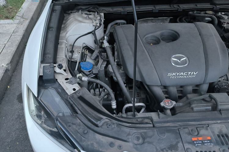 Used Mazda CX-4 2018 2.0L Automatic Two-Wheel Drive Blue Sky Dynamic Version China V Standard Engine Bay Right