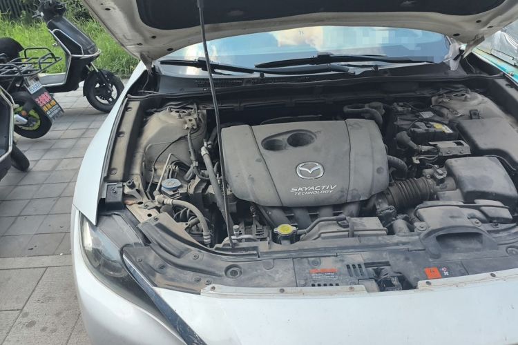 Used Mazda CX-4 2018 2.0L Automatic Two-Wheel Drive Blue Sky Dynamic Version China V Standard Engine Bay Right