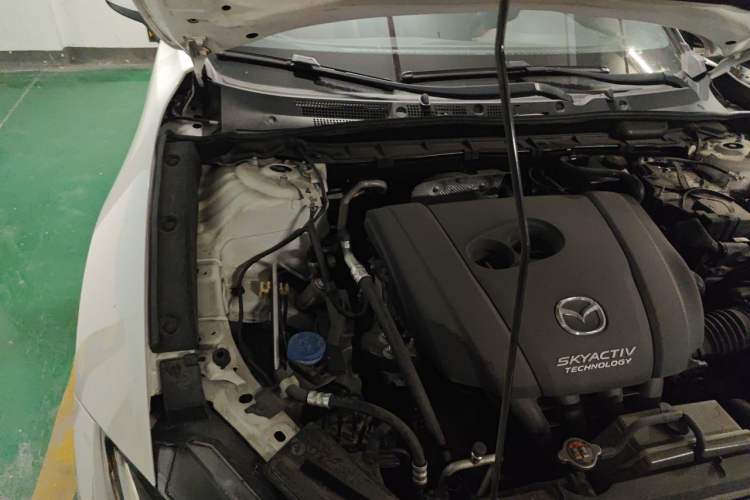 Used Mazda CX-4 2018 2.0L Automatic Two-Wheel Drive Blue Sky Dynamic Version China VI Standard Engine Bay Right