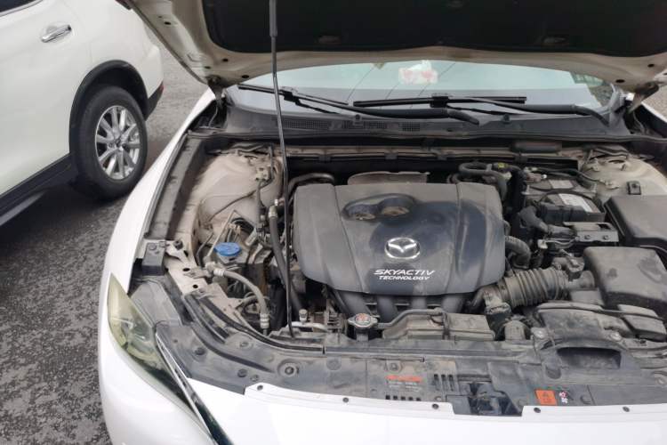 Used Mazda CX-4 2018 2.0L Automatic Two-Wheel Drive Blue Sky Dynamic Version China V Standard Engine Bay Right