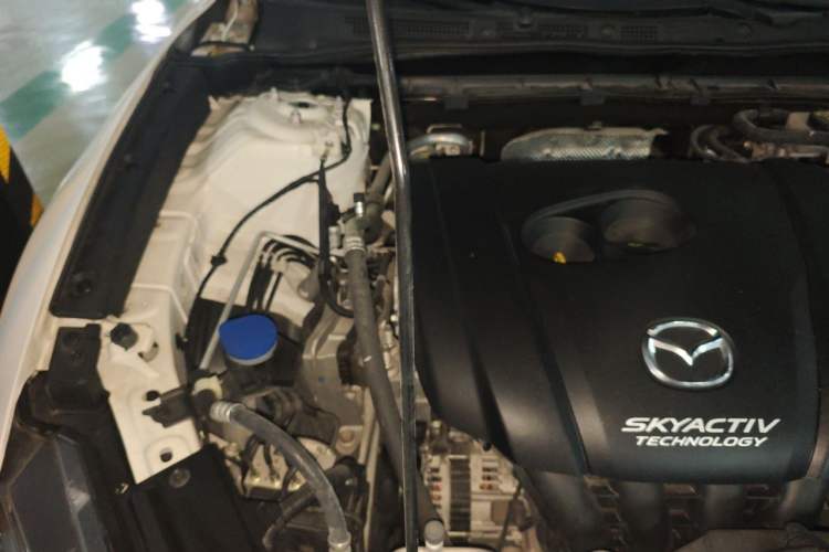 Used Mazda CX-4 2018 2.0L Automatic Two-Wheel Drive Blue Sky Dynamic Version China V Standard Engine Bay Right