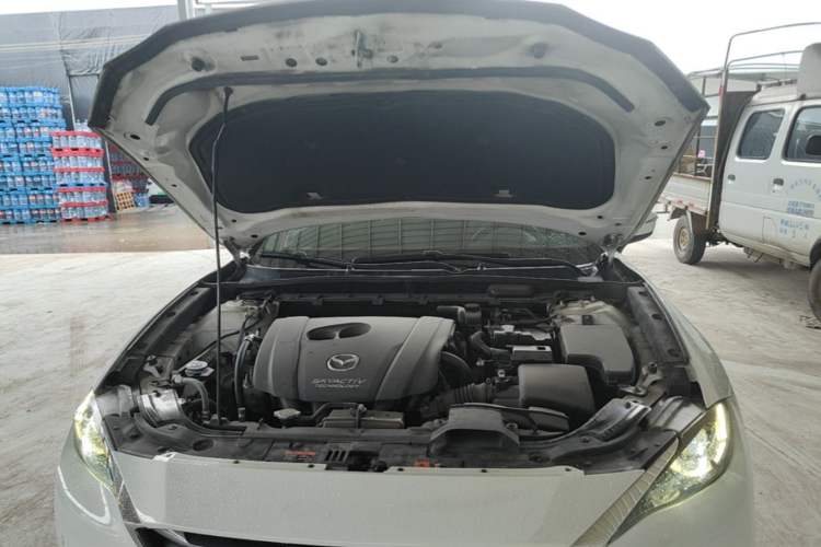 Used Mazda CX-4 2018 2.0L Automatic Two-Wheel Drive Blue Sky Premium Upgrade Version China VI Standard Engine Bay