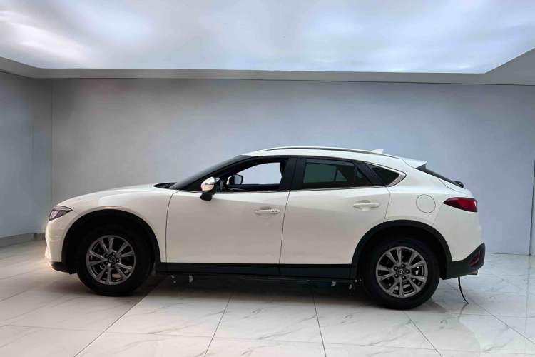 Used Mazda CX-4 2018 2.0L Automatic Two-Wheel Drive Blue Sky Premium Upgrade Version China VI Standard Exterior 3