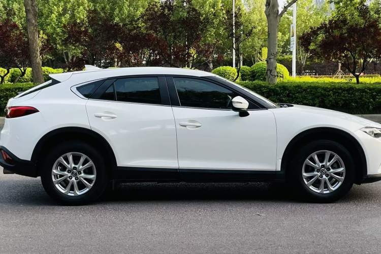 Used Mazda CX-4 2018 2.0L Automatic Two-Wheel Drive Blue Sky Dynamic Version China V Standard Exterior 5