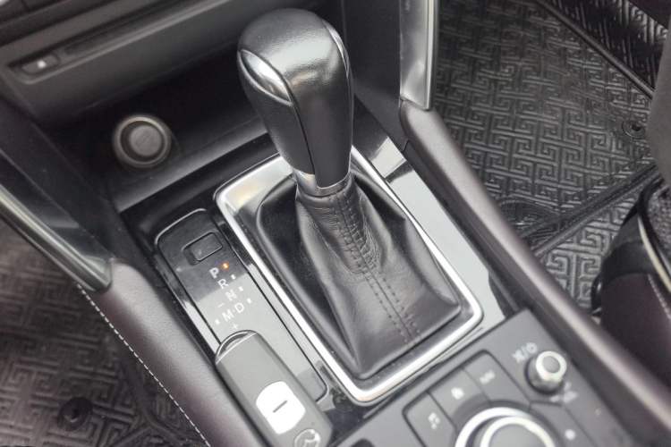 Used Mazda CX-4 2018 2.0L Automatic Two-Wheel Drive Blue Sky Premium Upgrade Version China VI Standard Gear Lever
