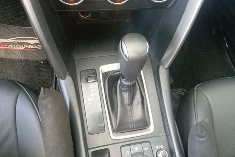 Used Mazda CX-4 2018 2.0L Automatic Two-Wheel Drive Blue Sky Dynamic Version China VI Standard Gear Lever