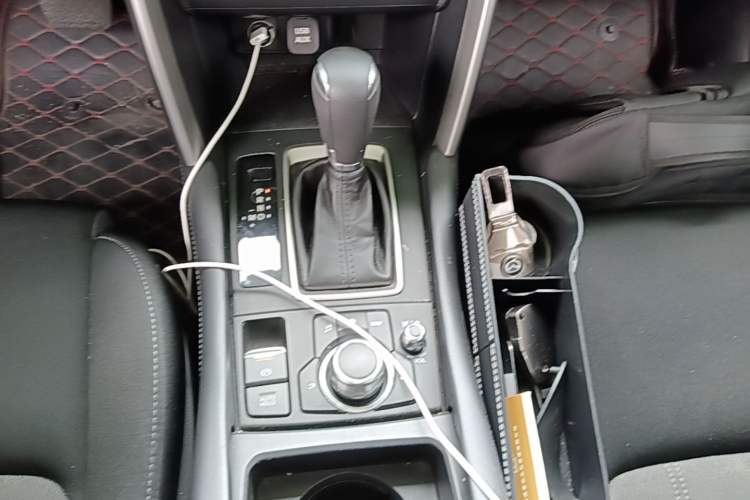Used Mazda CX-4 2018 2.0L Automatic Two-Wheel Drive Blue Sky Dynamic Version China VI Standard Gear Lever