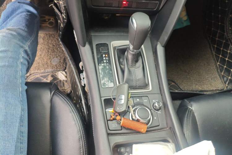 Used Mazda CX-4 2018 2.0L Automatic Two-Wheel Drive Blue Sky Dynamic Version China VI Standard Gear Lever