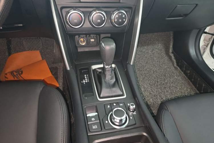 Used Mazda CX-4 2018 2.0L Automatic Two-Wheel Drive Blue Sky Dynamic Version China VI Standard Gear Lever