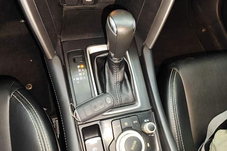 Used Mazda CX-4 2018 2.0L Automatic Two-Wheel Drive Blue Sky Dynamic Version China VI Standard Gear Lever