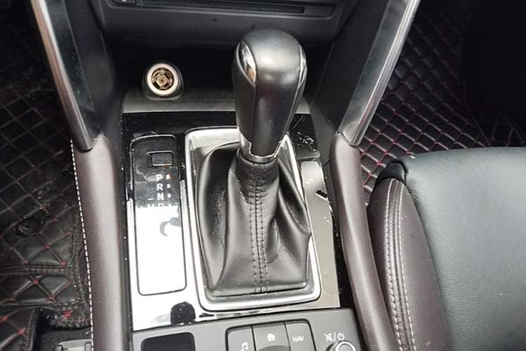 Used Mazda CX-4 2018 2.0L Automatic Two-Wheel Drive Blue Sky Premium Upgrade Version China VI Standard Gear Lever