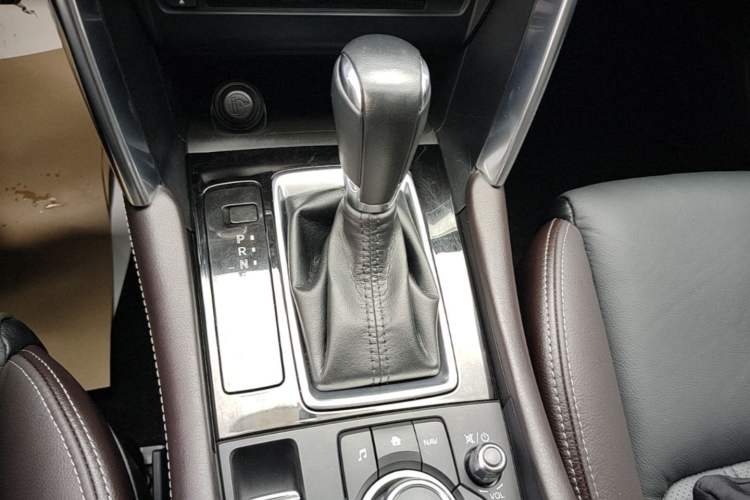 Used Mazda CX-4 2018 2.0L Automatic Two-Wheel Drive Blue Sky Premium Upgrade Version China VI Standard Gear Lever