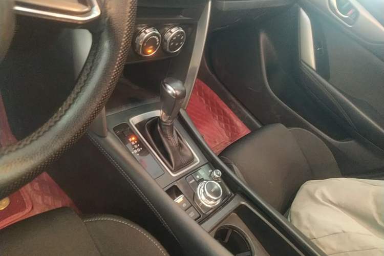 Used Mazda CX-4 2018 2.0L Automatic Two-Wheel Drive Blue Sky Dynamic Version China VI Standard Gear Lever