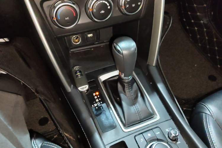 Used Mazda CX-4 2018 2.0L Automatic Two-Wheel Drive Blue Sky Dynamic Version China VI Standard Gear Lever
