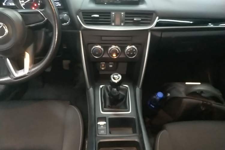 Used Mazda CX-4 2018 2.0L Manual Two-Wheel Drive Blue Sky Dynamic Edition China V Standard Gear Lever