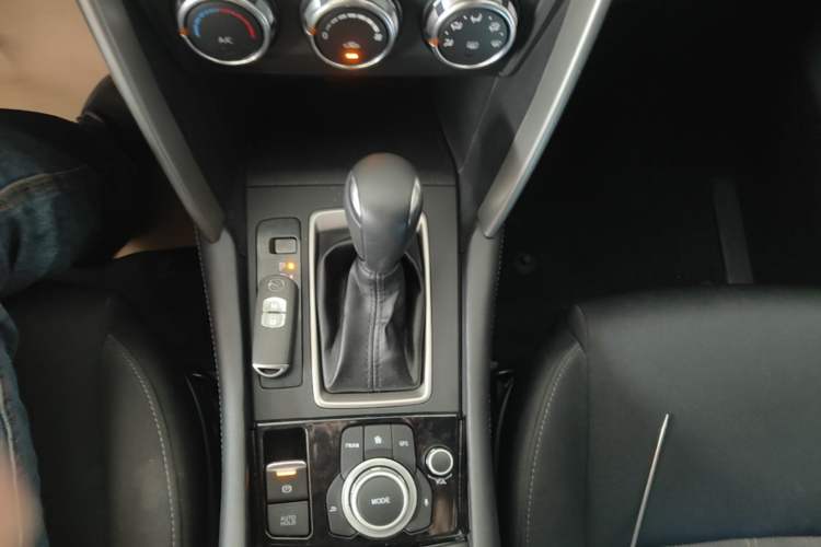 Used Mazda CX-4 2018 2.0L Automatic Two-Wheel Drive Blue Sky Dynamic Version China VI Standard Gear Lever