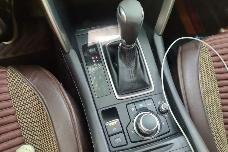 Used Mazda CX-4 2018 2.0L Automatic Two-Wheel Drive Blue Sky Dynamic Version China VI Standard Gear Lever