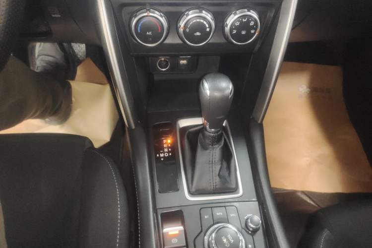 Used Mazda CX-4 2018 2.0L Automatic Two-Wheel Drive Blue Sky Dynamic Version China V Standard Gear Lever