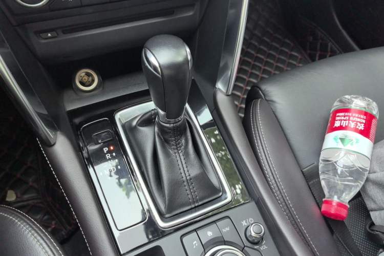 Used Mazda CX-4 2018 2.0L Automatic Two-Wheel Drive Blue Sky Luxury Edition Gear Lever