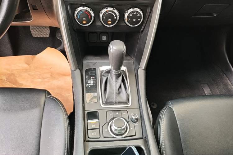 Used Mazda CX-4 2018 2.0L Automatic Two-Wheel Drive Blue Sky Dynamic Version China VI Standard Gear Lever
