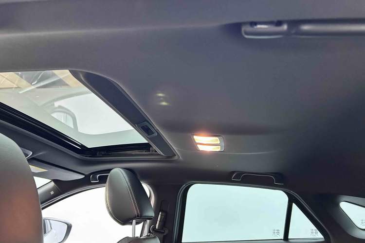 Used Mazda CX-4 2018 2.0L Automatic Two-Wheel Drive Blue Sky Premium Upgrade Version China VI Standard Headliner