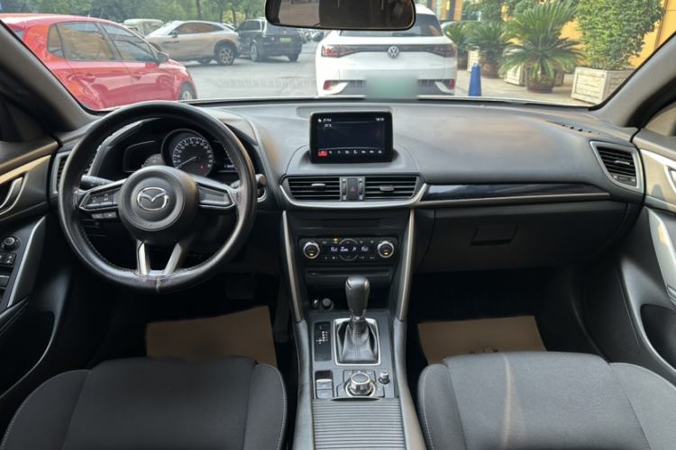 Used Mazda CX-4 2018 2.0L Automatic 2WD Blue Sky Exploration Edition China VI Standard Interior 1