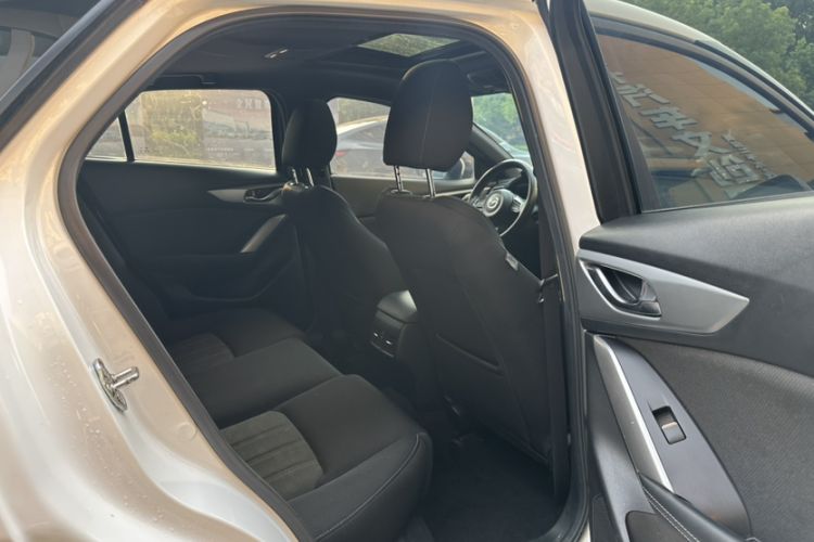 Used Mazda CX-4 2018 2.0L Automatic 2WD Blue Sky Exploration Edition China VI Standard Interior 10