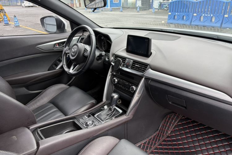 Used Mazda CX-4 2018 2.0L Automatic Two-Wheel Drive Blue Sky Premium Upgrade Version China VI Standard Interior 10