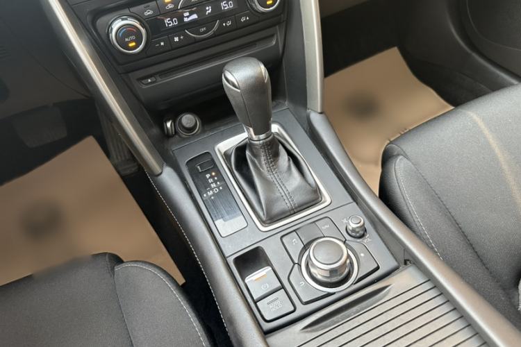 Used Mazda CX-4 2018 2.0L Automatic 2WD Blue Sky Exploration Edition China VI Standard Interior 11
