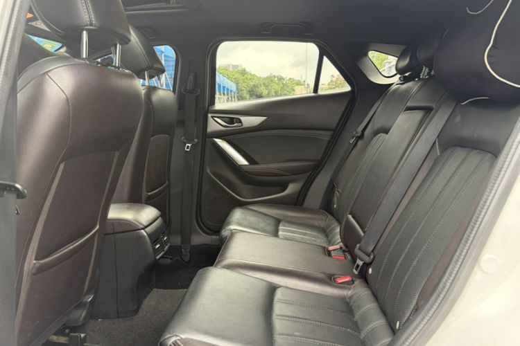 Used Mazda CX-4 2018 2.0L Automatic Two-Wheel Drive Blue Sky Premium Upgrade Version China VI Standard Interior 12