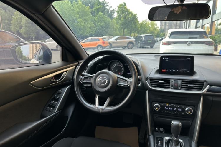 Used Mazda CX-4 2018 2.0L Automatic 2WD Blue Sky Exploration Edition China VI Standard Interior 15