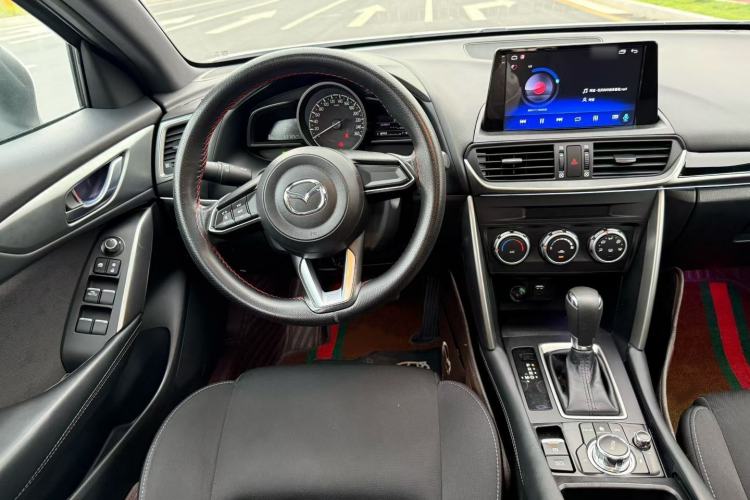 Used Mazda CX-4 2018 2.0L Automatic Two-Wheel Drive Blue Sky Dynamic Version China VI Standard Interior 2