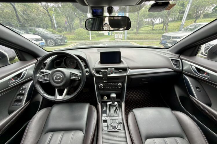 Used Mazda CX-4 2018 2.0L Automatic Two-Wheel Drive Blue Sky Premium Upgrade Version China VI Standard Interior 2