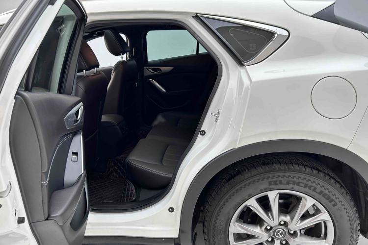 Used Mazda CX-4 2018 2.0L Automatic Two-Wheel Drive Blue Sky Premium Upgrade Version China VI Standard Interior 2