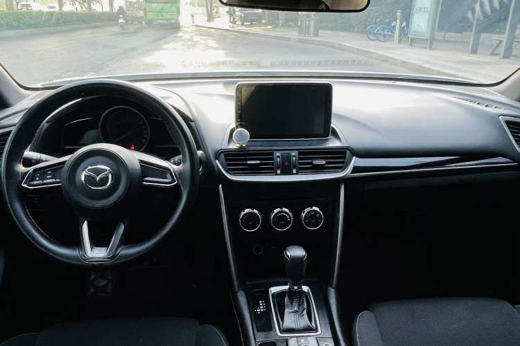 Used Mazda CX-4 2018 2.0L Automatic Two-Wheel Drive Blue Sky Dynamic Version China V Standard Interior 2