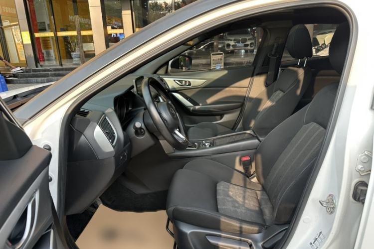 Used Mazda CX-4 2018 2.0L Automatic 2WD Blue Sky Exploration Edition China VI Standard Interior 3
