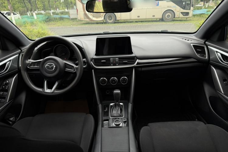 Used Mazda CX-4 2018 2.0L Automatic Two-Wheel Drive Blue Sky Dynamic Version China V Standard Interior 3