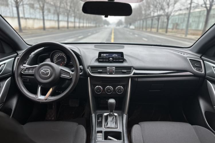 Used Mazda CX-4 2018 2.0L Automatic Two-Wheel Drive Blue Sky Dynamic Version China VI Standard Interior 3