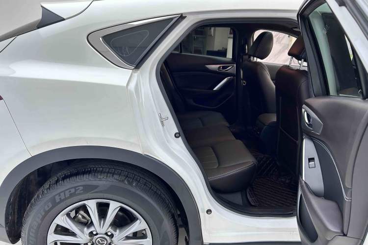 Used Mazda CX-4 2018 2.0L Automatic Two-Wheel Drive Blue Sky Premium Upgrade Version China VI Standard Interior 4